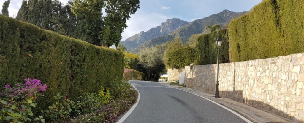 Road in Cascada de Camojan